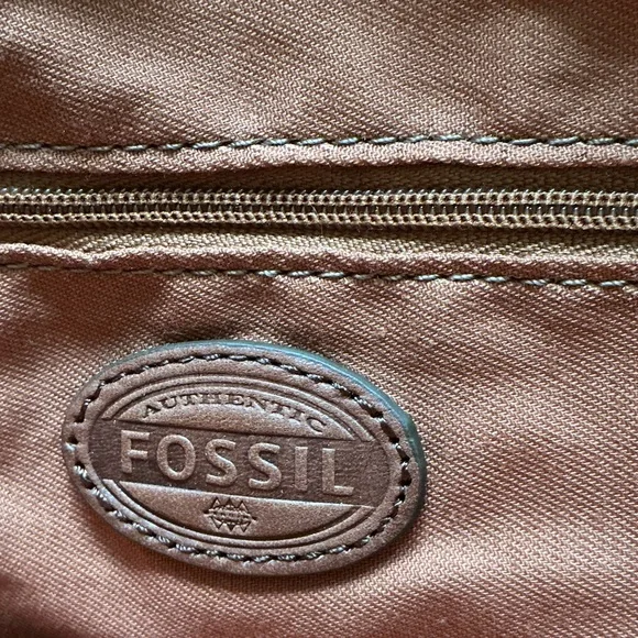 Fossil Brown Leather Crossbody Bag with Gold-Tone Hardware - Picture 4 of 10